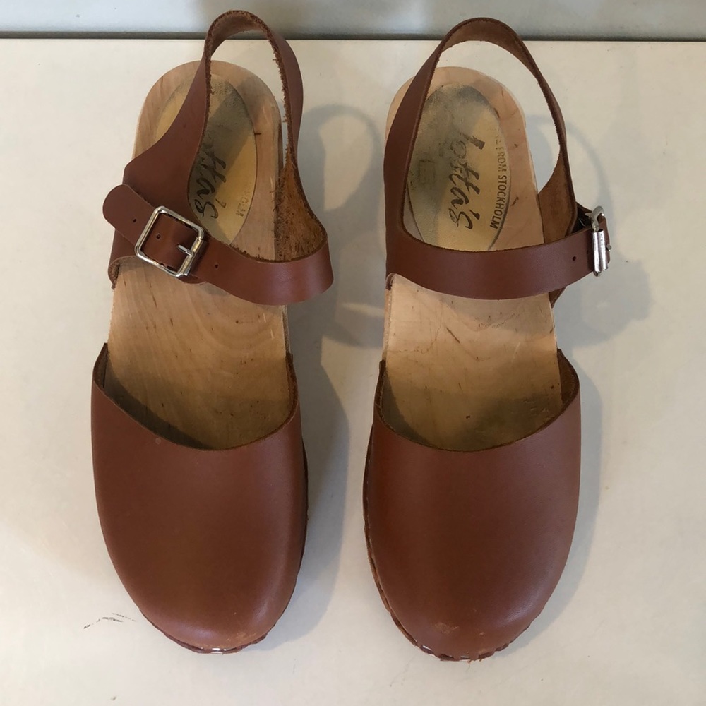 Lotta from Stockholm low wood heel clogs in tan leather